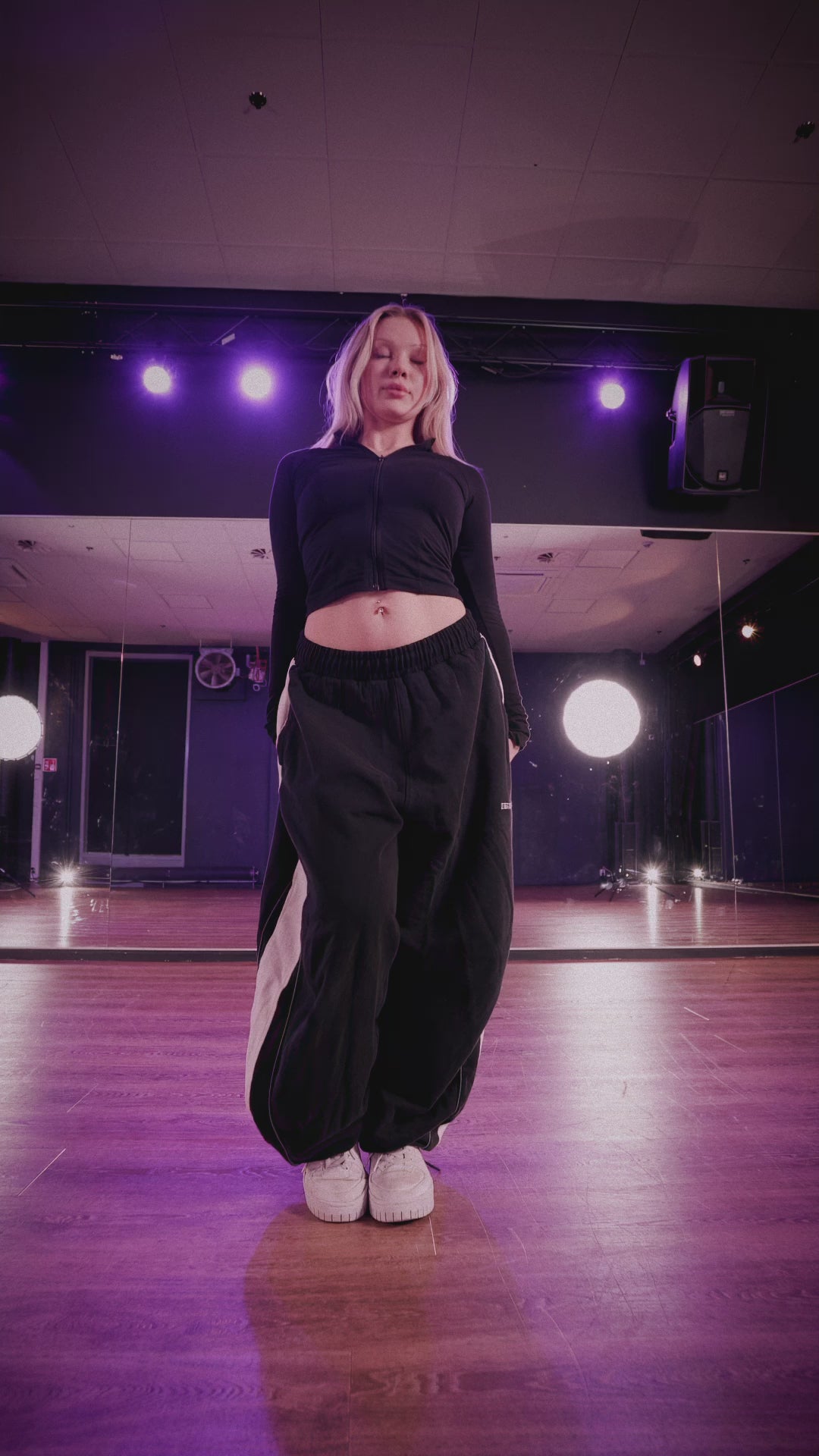 Lataa video: 