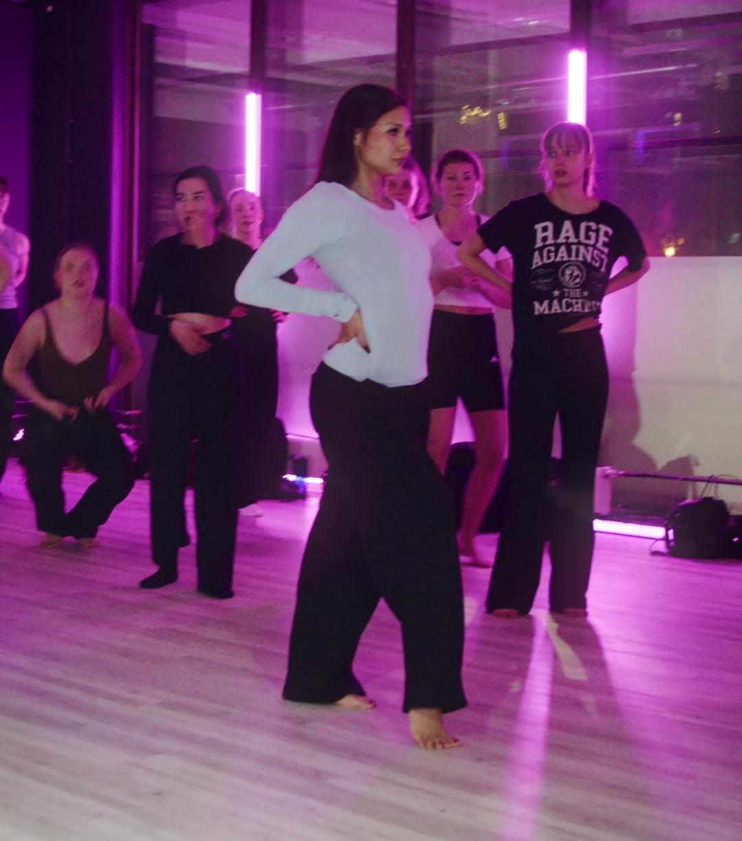 Lataa video: 